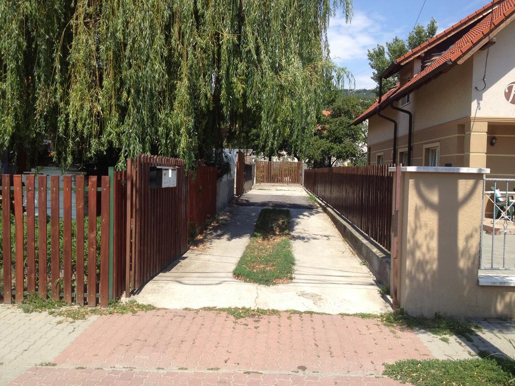 Ferienwohnung Rozse Apartman-Tetoter Budaörs Exterior foto